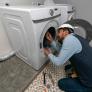 Un técnico apunta lo que debes hacer cada mes para evitar que tu lavadora se rompa: "Es un sitio común para residuos persistentes"