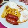 Pide huevos fritos con patatas y chistorra y cuando le llevan el plato suelta una frase que ya es historia del cuñadismo