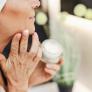 Los consejos de una dermatóloga para proteger la barrera cutánea cuando llega el frío