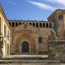 Detenidos dos jóvenes por hacer una inscripción en la Colegiata de Santillana del Mar