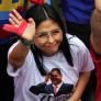 Delcy Rodríguez, en una foto de archivo con una camiseta de Hugo Chávez.