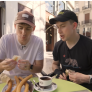 Dos ingleses prueban los churros en España y se rinden ante la evidencia: "El mundo se ríe de nosotros"