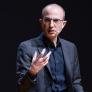 Noah Harari hiela Davos con su reflexión más provocadora: "Lo que se teme de los inmigrantes humanos será verdad con la IA"