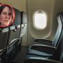 Le pide a una pasajera del avión cambiar el asiento para que el padre esté con su bebé, acepta y el gesto de agradecimiento arrasa