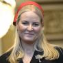 Mette-Marit de Noruega da la sorpresa ante sus primos, Felipe y Matilde de Bélgica, tras su entrevista y el gesto de Haakon