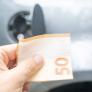 Se sorprende por el mensaje que ha encontrado en un billete de 50 euros