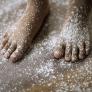 Manu Vidal, podólogo: "Lo normal es echarse polvos de talco en los pies, pero es posiblemente cancerígeno, ahora hay sustitutos"