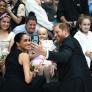 El príncipe Harry y Meghan Markle en Australia: sonrisas y calidez con niños enfermos al estilo Lady Di antes de monetizar su viaje