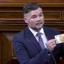 Rufián se dirige a Junts y les enseña la bandera que "comparten con PP y Vox": "50 pavos"