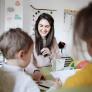 Natalia Martínez, profesora española en Alemania: "En España los niños tienen que hacer fichas y se les evalúa mucho más, pero en Alemania aprenden jugando. El sistema es mucho más libre"