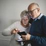 14 transferencias, 36 minutos y 30.000 euros: la pesadilla de una pareja de jubilados a la que robaron el móvil durante sus vacaciones