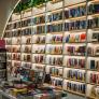 Sobrevivió a guerras, posguerras y pandemias en 175 años: la librería más antigua de España pide 60.000 euros para no morir por Amazon y grandes cadenas