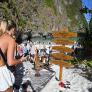 La playa de DiCaprio en Tailandia ya es historia: un vídeo viral muestra a cientos de turistas hombro con hombro en Maya Bay