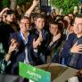 Moreno Bonilla flaquea, se queda sin mayoría absoluta en Andalucía y tendrá que entenderse con Vox; el PSOE hace mínimo