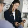 Tiffany, exazafata en vuelos internacionales: "Pasear por el avión en calcetines o descalzo no es la mejor idea"