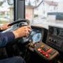 Una conductora de autobús de 58 años, despedida por negarse a llevar un autobús sin cinturones de seguridad