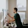 Kike Clavería, arquitecto y experto en Feng Shui: "Pasamos el 90% de la vida en espacios construidos, el 70% en casa, y eso afecta a nuestras emociones"