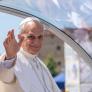 Amén al negocio: el fenómeno del turismo religioso y cuánto dinero mueve realmente una visita papal