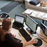 Francia da una lección a España con el teletrabajo: un gran estudio oficial confirma que aumenta la eficacia pero esconde una trampa para las mujeres