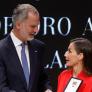 La complicidad de Letizia con Los Planetas y el homenaje a Robe Iniesta: los detalles de la entrega de las Medallas de Oro al Mérito en las Bellas Artes 2024