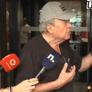 Aparece un señor en Ferraz en medio de los periodistas mientras la UCO está dentro y deja este momento glorioso