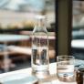 Un hotel de cinco estrellas le niega un vaso de agua a una huésped que paga 6.000 euros por dormir allí: la justicia le da la razón al establecimiento