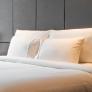 El motivo por el que las camas de los hoteles suelen tener cuatro almohadas: no es solo por decoración
