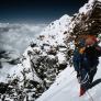 Rompen el récord de escalar el Everest en menos de 10 horas, pero el montañismo abre un debate: "No se puede comparar"