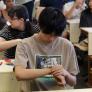 Los pinganillos en la PAU desatan una paradoja para los expertos: universidades se abren a espiar a los copiones
