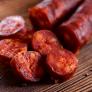 Lanzan una alerta alimentaria por salmonella en dos variedades de chorizo de la marca 'La Serrana'