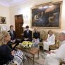 El papa León XIV regala unos rosarios bendecidos a la familia del rey y la petición que le hace la infanta Cristina no se ve venir