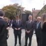 Hay que afinar el oído para escuchar lo que dicen Pedro Sánchez y Begoña Gómez a Illa y Armengol en este momento