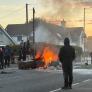 Otra noche de furia en Belfast: los ultras agitan la calle contra los inmigrantes