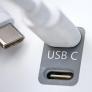 El cable USB-C se conecta sin problemas, pero en realidad tiene una orientación específica: solo de esta manera se consigue toda la potencia