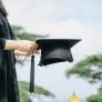 Reino Unido busca a 5.500 jóvenes españoles que estudiaron allí para que paguen sus préstamos estudiantiles: "Los contribuyentes están furiosos"