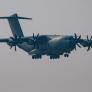 España saca la artillería pesada contra los incendios: desplegará un avión cisterna Airbus A400M este verano con kit apagafuegos