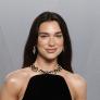 25.000 plumas, 480.000 cristales y un velo de seis metros: los detalles del espectacular vestido de novia de Dua Lipa