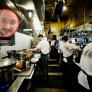 Declaran improcedente el despido de un jefe de cocina por poner a sus trabajadores las libranzas antes de un festivo: "El karma existe"