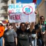 Málaga, la ciudad con un hotel en llamas que se manifiesta por cuarta vez por la vivienda: "Nos desplazan para que los ricos se diviertan"