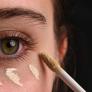 Los trucos de un maquillador para que el corrector quede perfecto y no se cuartee