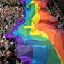 Miles de personas marchan por el centro de Barcelona para reclamar más derechos LGTBI+: "El matrimonio no es el fin del camino"