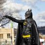 Lo llaman el 'Batman de Lagos de Moreno': un misterioso personaje ata a postes a presuntos ladrones de bicis, pero la policía advierte que los amarrados son las víctimas