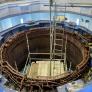 Canadá hunde una placa de 953 toneladas en un pozo de 35 metros: el primer minirreactor de Occidente suministrará electricidad a 300.000 hogares