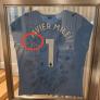 Milei comparte una camiseta firmada por los jugadores del City y a muchos les sorprende lo que ha escrito el jugador español Nico González
