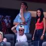 Brad Pitt e Inés Ramón, en el partido de España: ella demuestra ser una fiel seguidora de la Roja