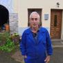 Manuel, 76 años, último ganadero de su pueblo de Asturias: "Si no se hace algo, esto se acaba rápido. El campo se muere"