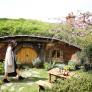 Un financiero levanta con su mujer una granja de 35 hectáreas con cabaña hobbit y tirolina: "Es un poco la colonia de vacaciones para pequeños y mayores"