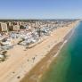 Ni Ibiza ni Marbella: los municipios de costa donde todavía se puede comprar casa por menos de 1.300 euros el metro cuadrado