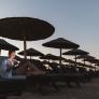 Beatrice, italiana, paga 850 euros por su sombrilla en la playa: "No pueden esperar que gaste 50 euros al día en su restaurante. Bajo mi sombrilla hago lo que quiero"