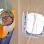 La mujer del hombre succionado por la ventanilla rota del avión de Ryanair: "Si morimos, morimos juntos"